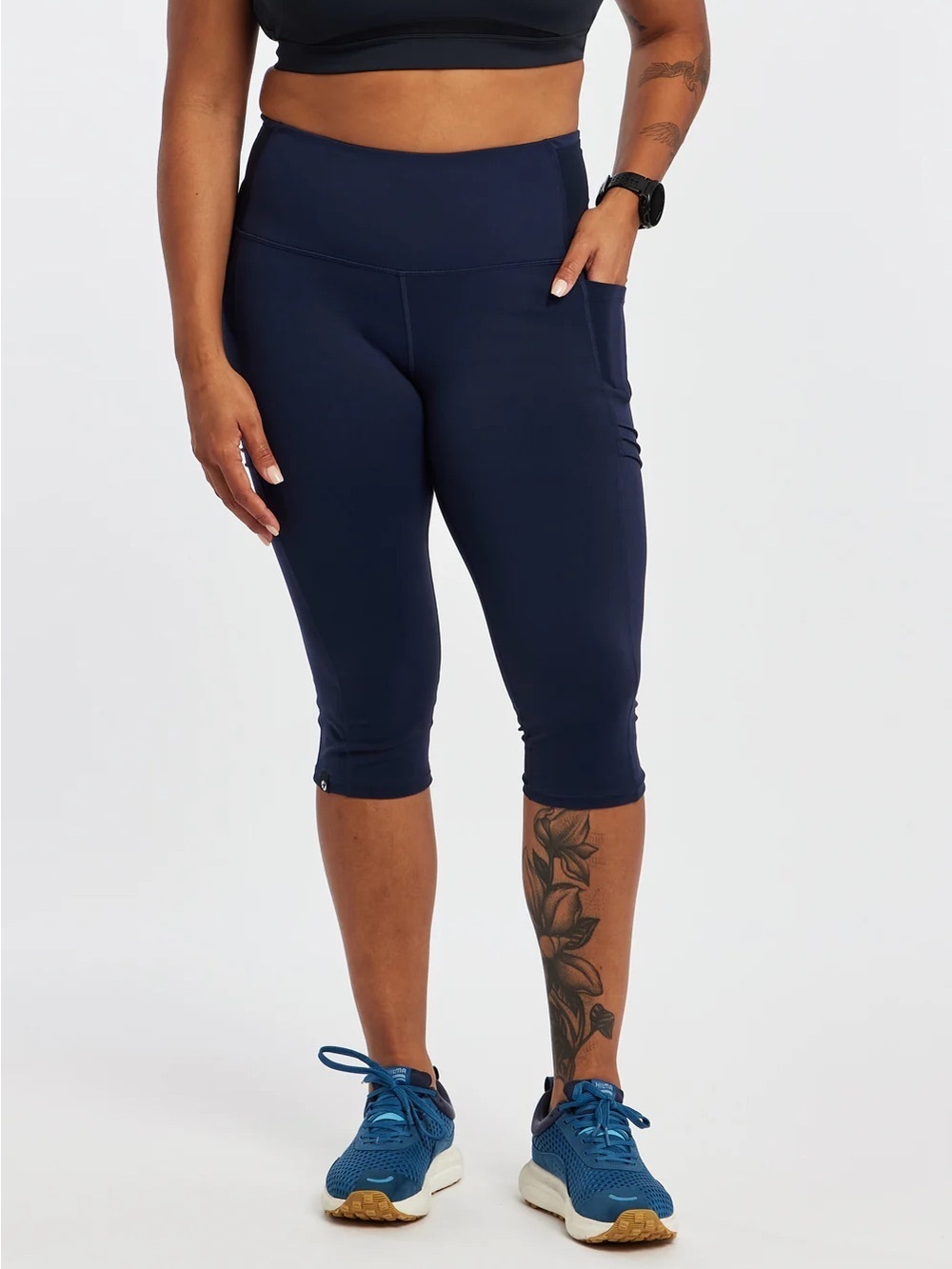 Oiselle Navy 2/3 Cropped Leggings with White Stitching Size: Small
